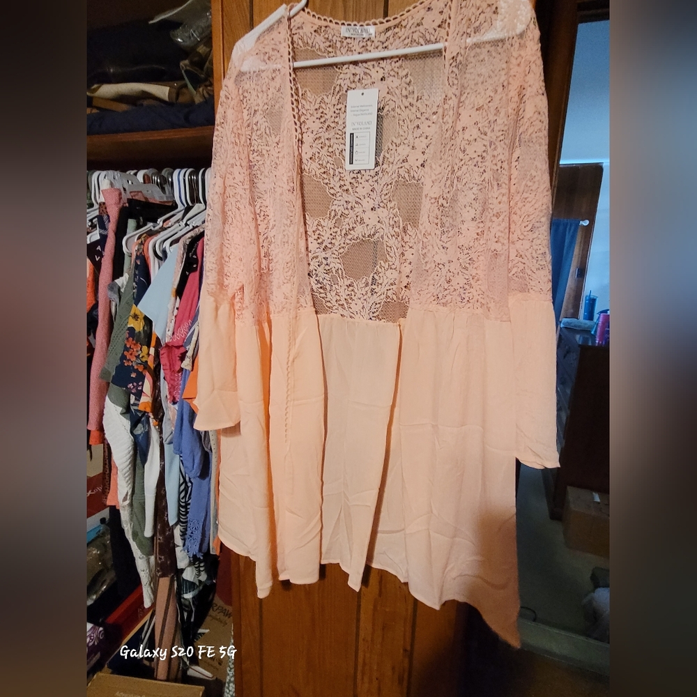 Involand 24w peach colored lace pull-over BNWT